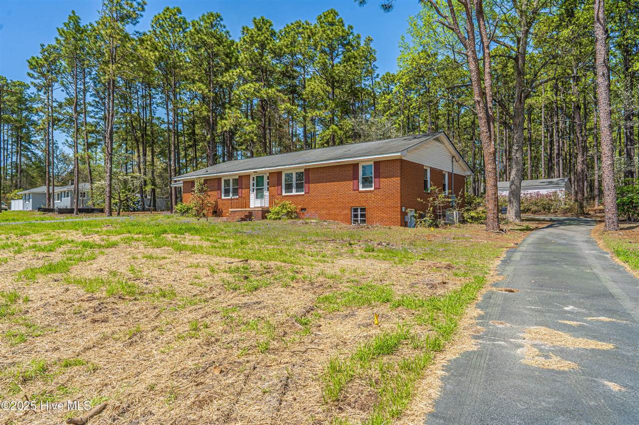 10395 Nc 211, Aberdeen, NC 28315