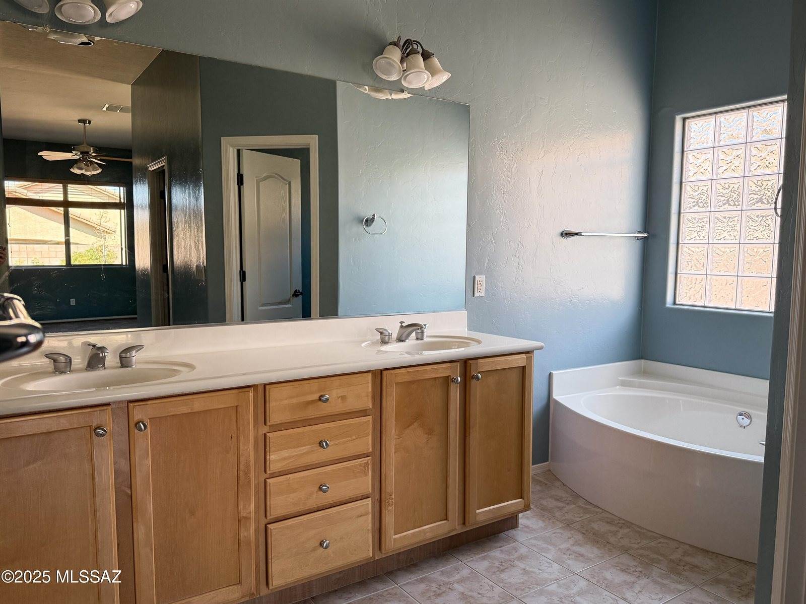 10495 East Heartleaf Willow Drive, Tucson, AZ 85747