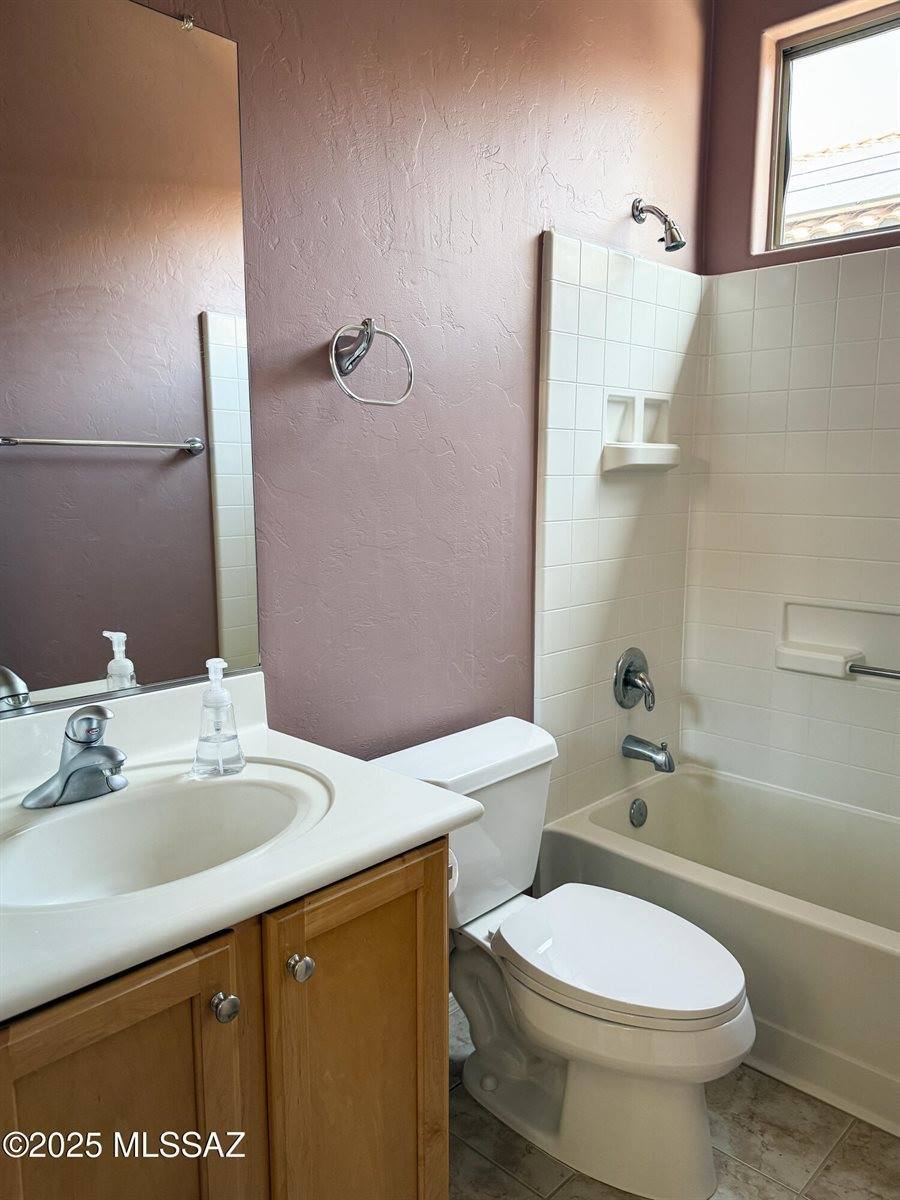 10495 East Heartleaf Willow Drive, Tucson, AZ 85747