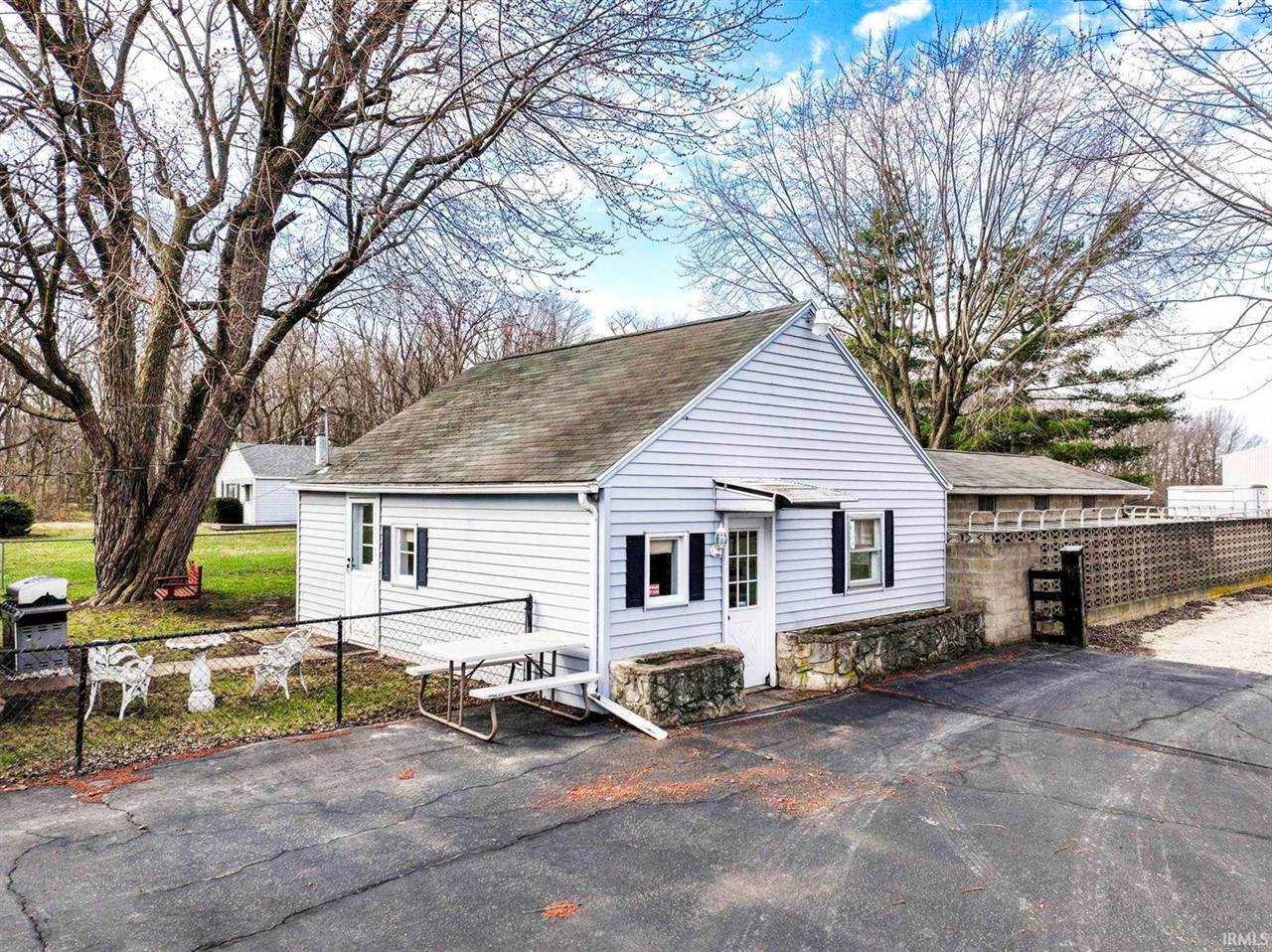 411 & 415 S County Road 550 E, Selma, IN 47383