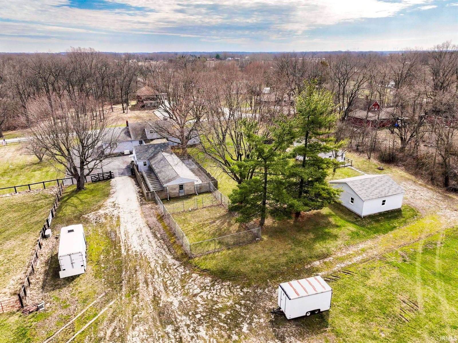 411 & 415 S County Road 550 E, Selma, IN 47383