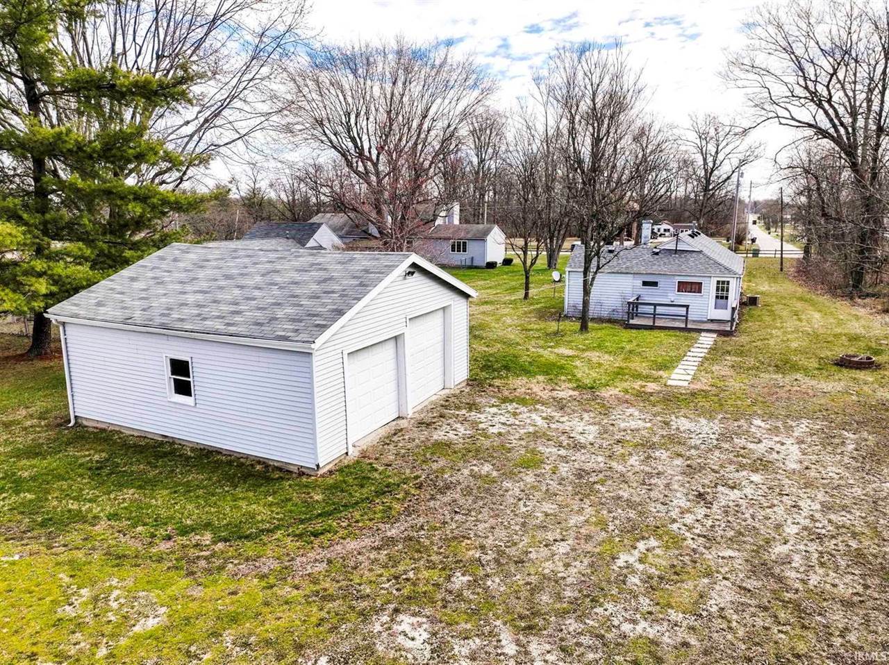 411 & 415 S County Road 550 E, Selma, IN 47383