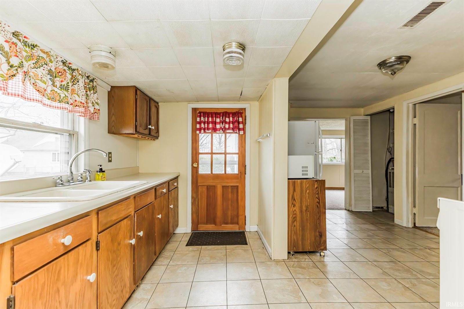 411 & 415 S County Road 550 E, Selma, IN 47383