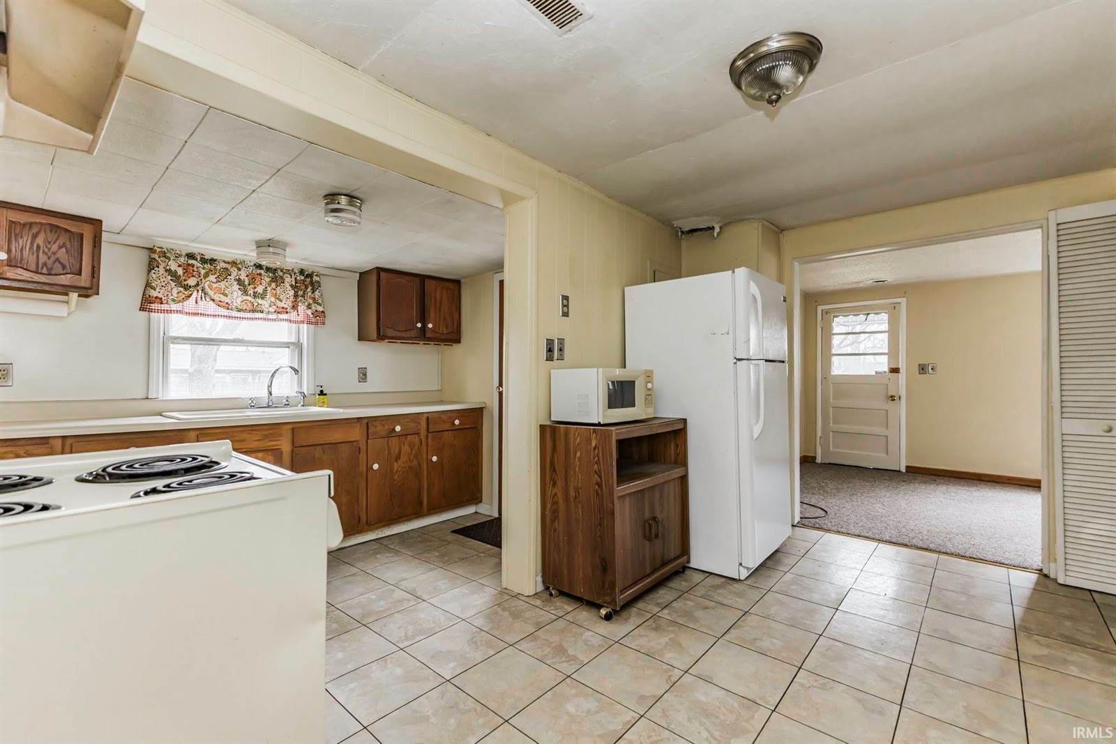 411 & 415 S County Road 550 E, Selma, IN 47383