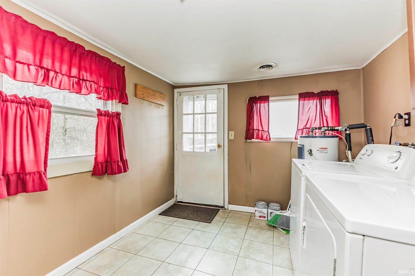 411 & 415 S County Road 550 E, Selma, IN 47383