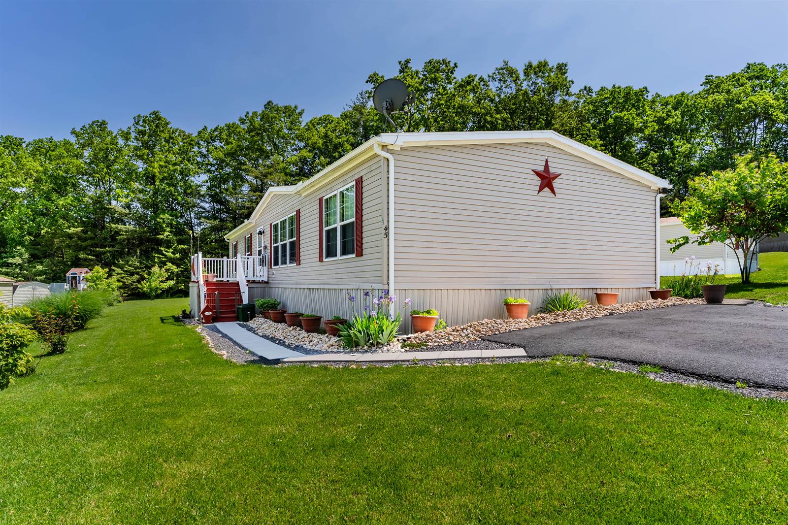 45 Meadowview Drive, New Bloomfield, PA 17068