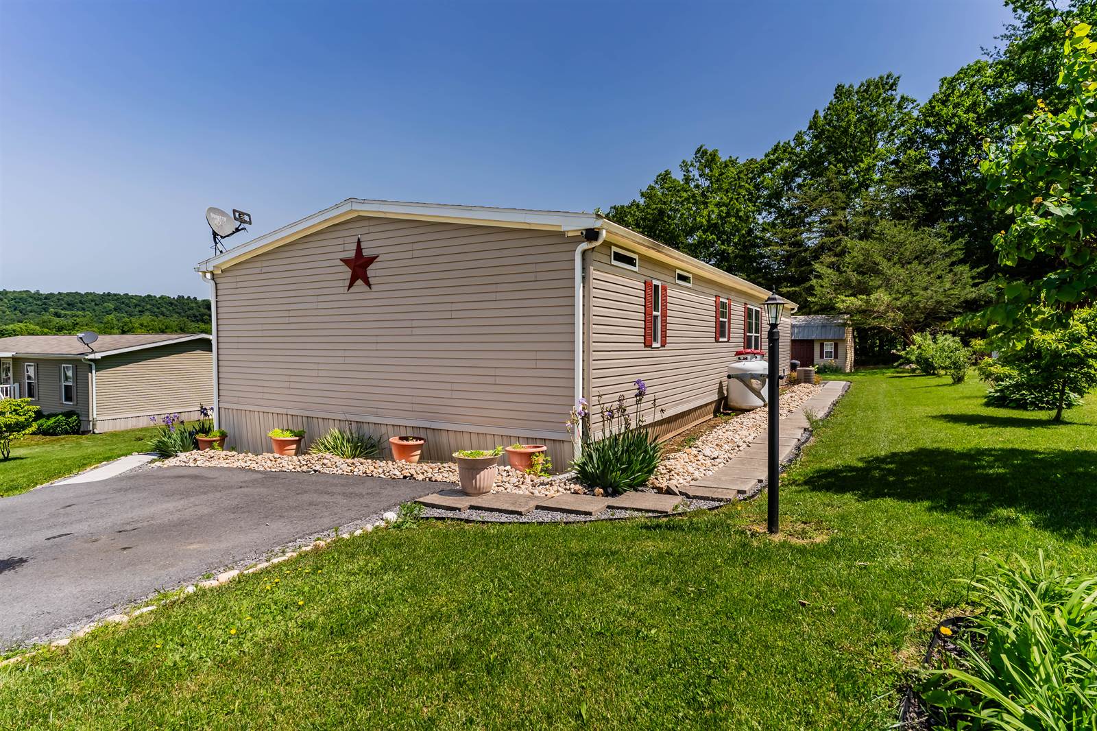 45 Meadowview Drive, New Bloomfield, PA 17068