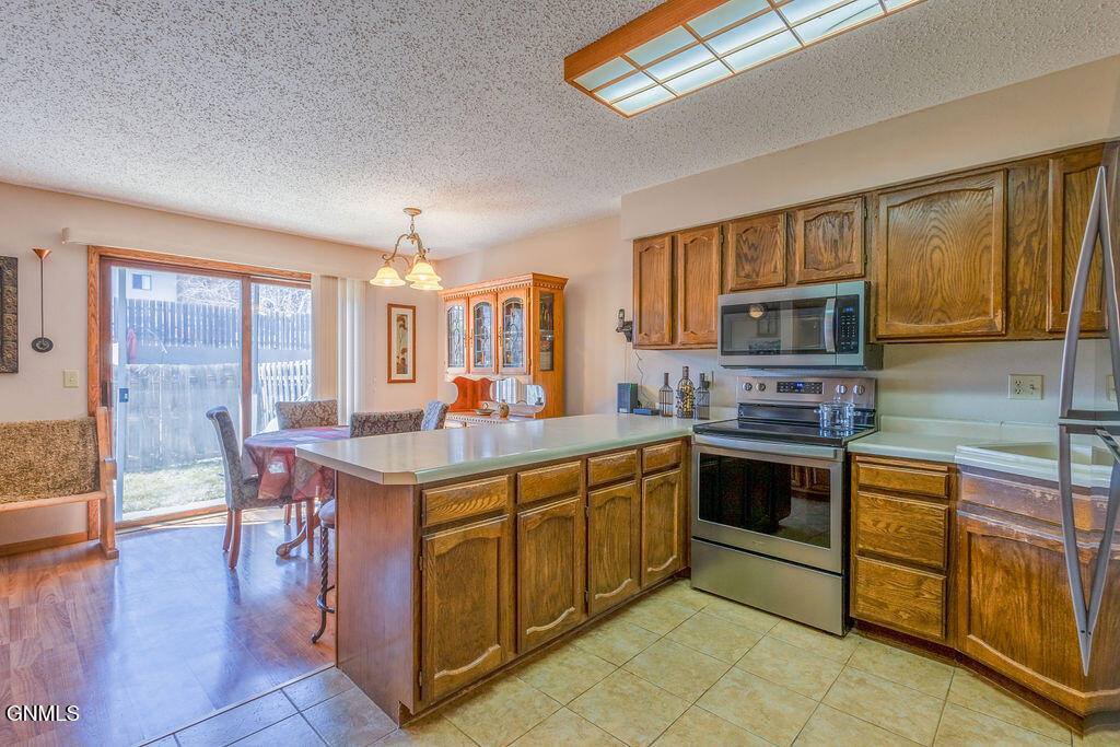 1117 7th Avenue East, Williston, ND 58801