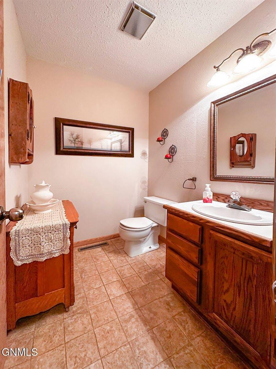 1117 7th Avenue East, Williston, ND 58801