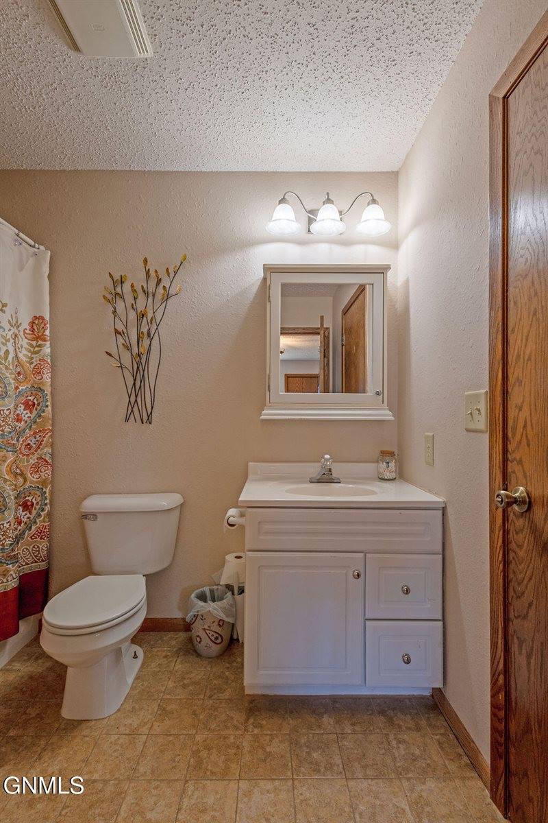 1117 7th Avenue East, Williston, ND 58801