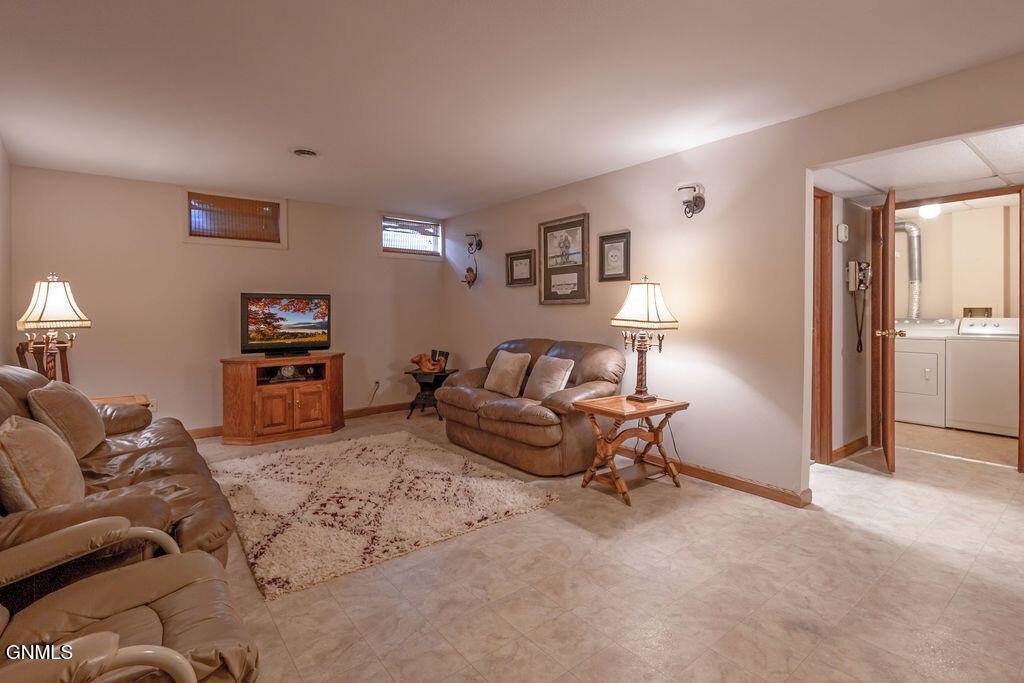 1117 7th Avenue East, Williston, ND 58801