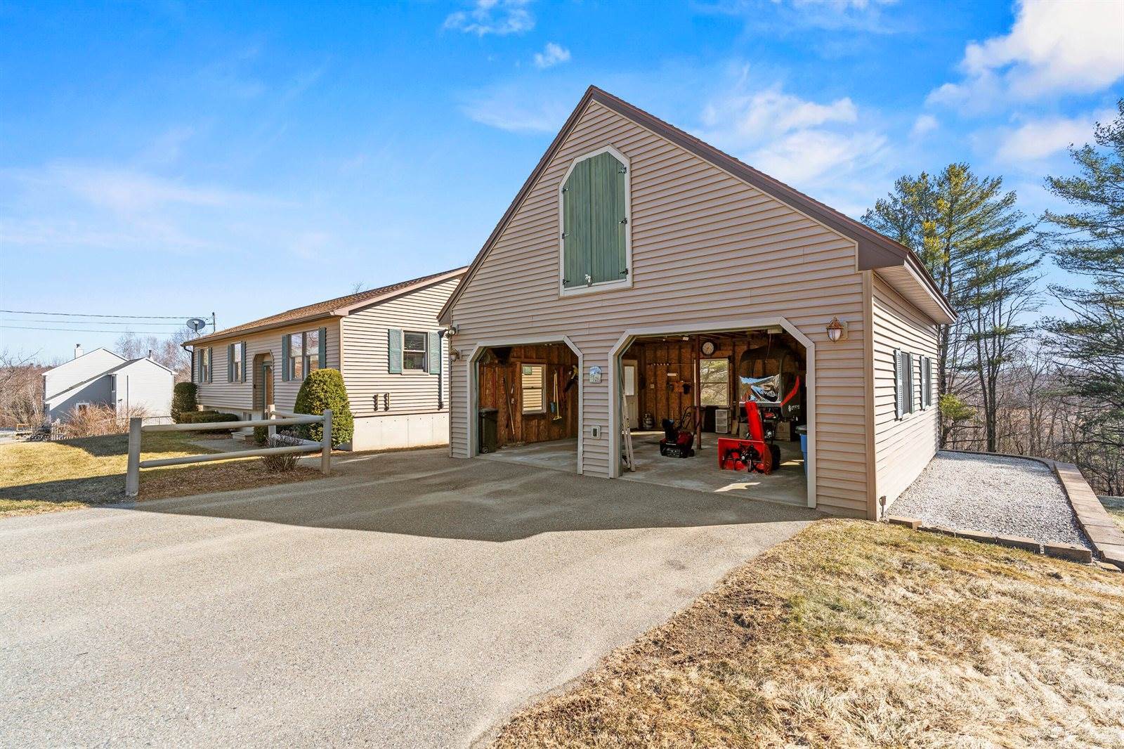 24 Vista Way, Glenburn, ME 04401