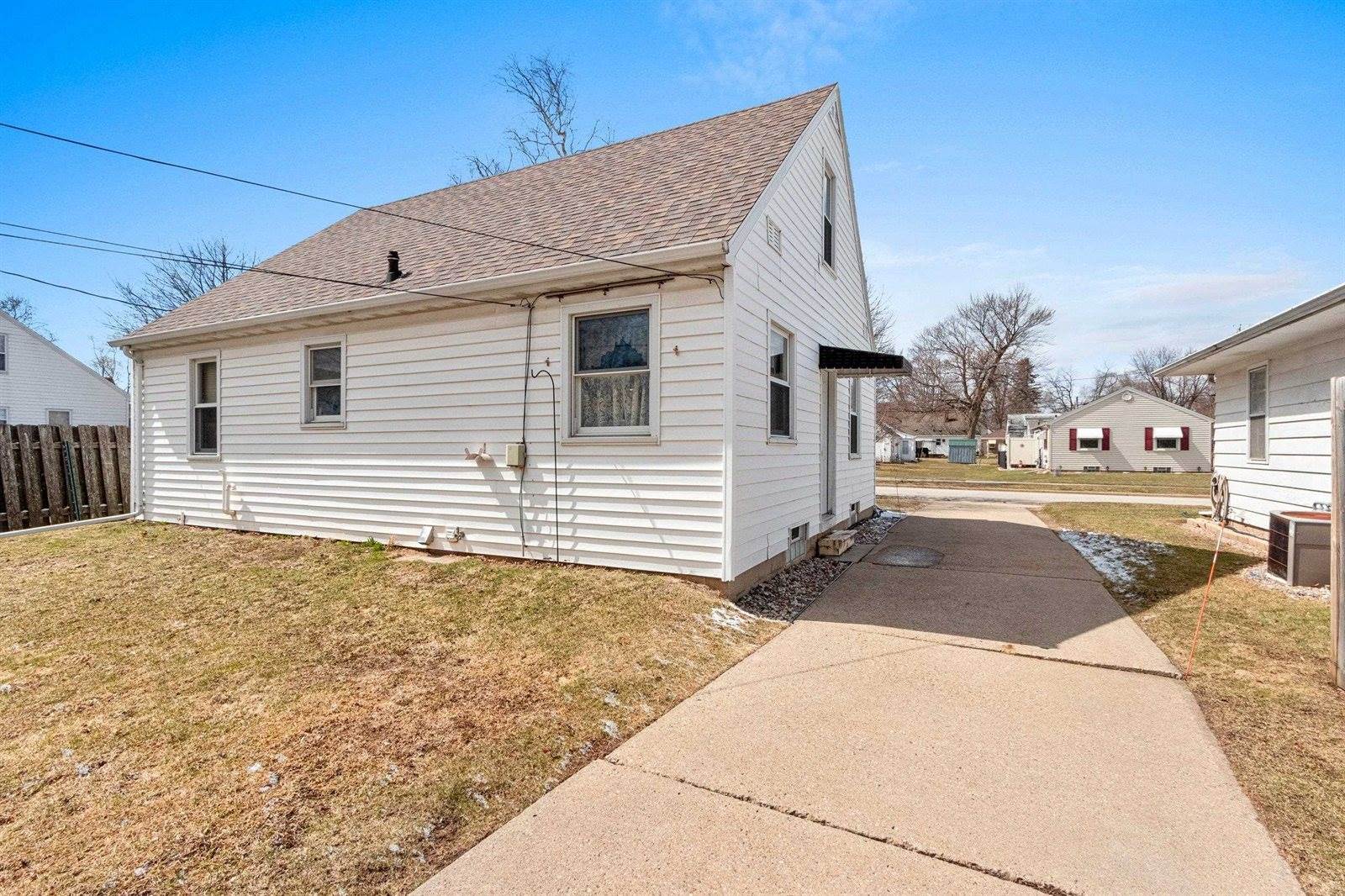 2002 North Clark Street, Appleton, WI 54911