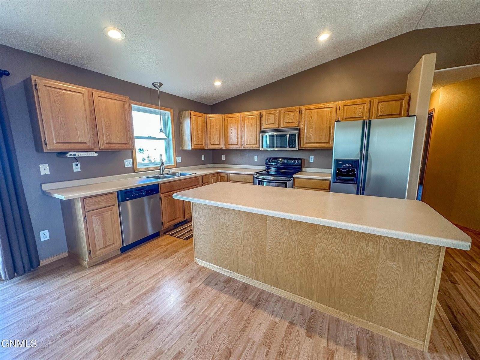 7119 Rock Creek Road, Bismarck, ND 58503