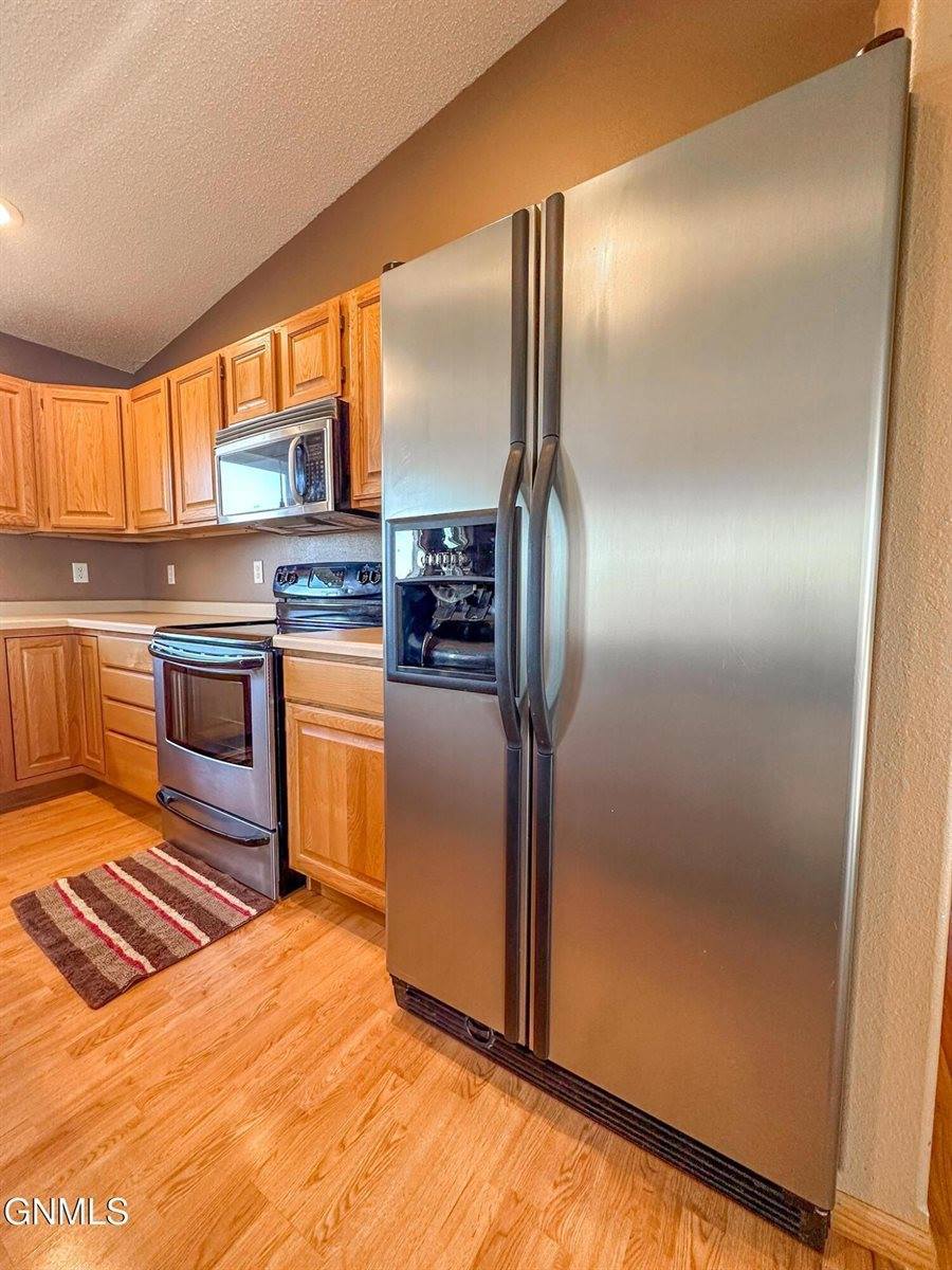 7119 Rock Creek Road, Bismarck, ND 58503