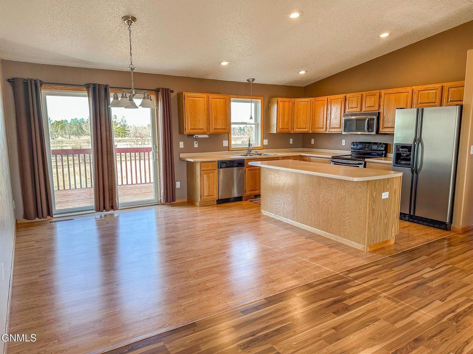 7119 Rock Creek Road, Bismarck, ND 58503