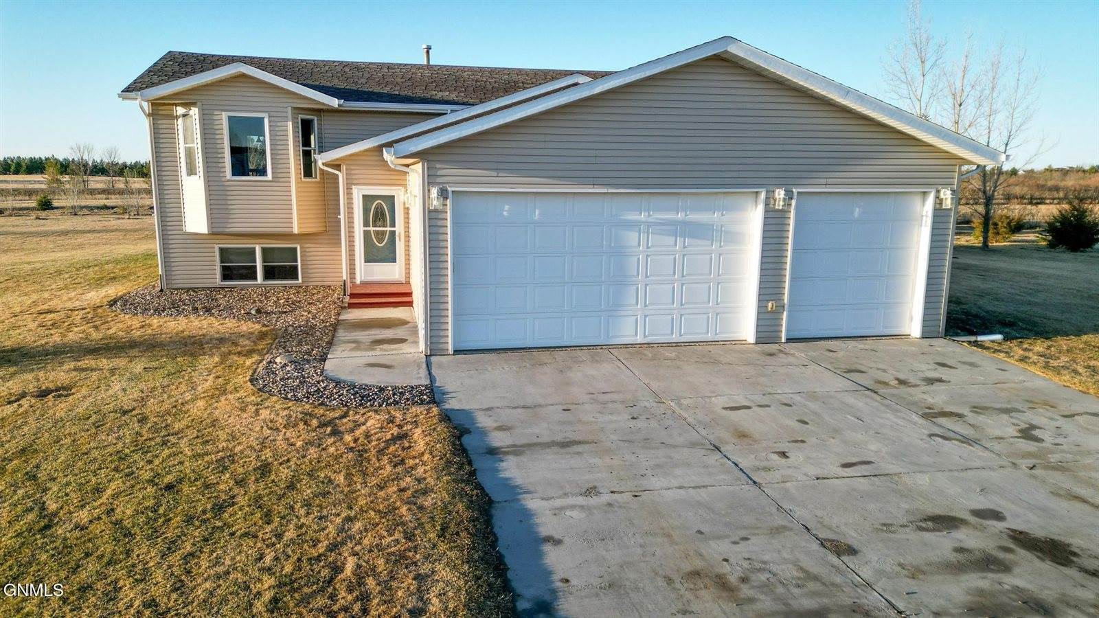 7119 Rock Creek Road, Bismarck, ND 58503