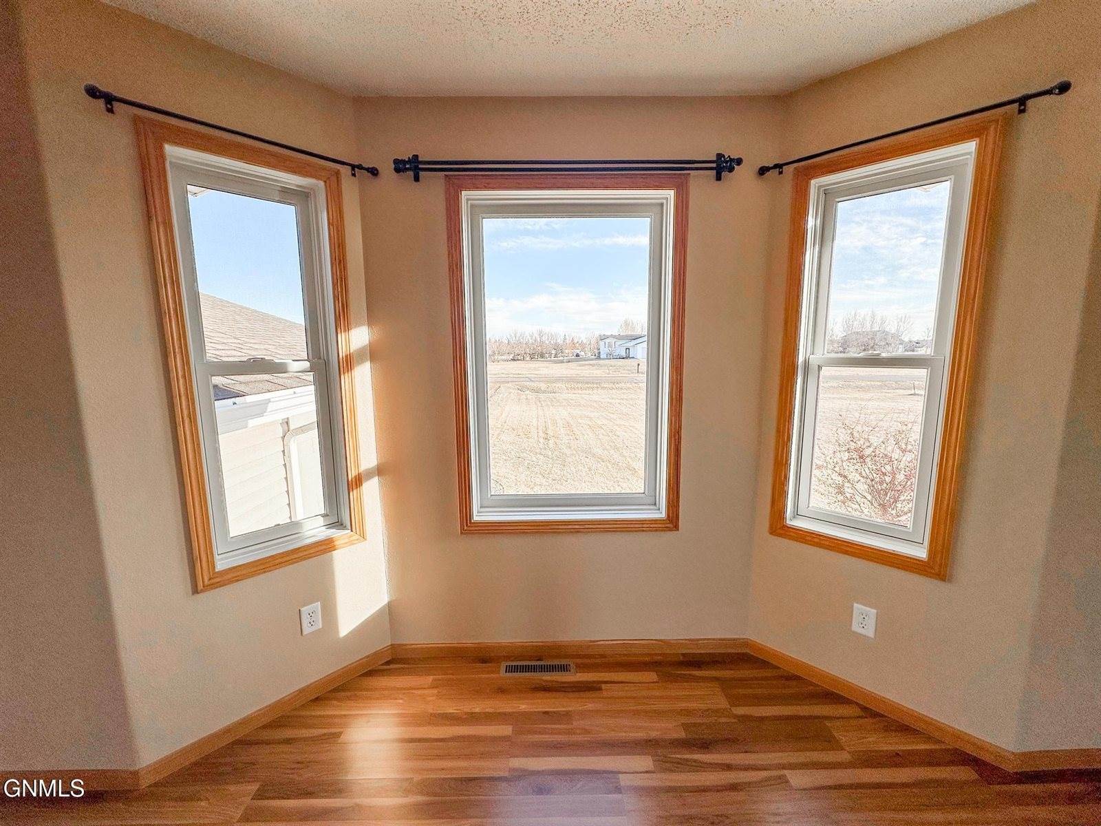 7119 Rock Creek Road, Bismarck, ND 58503