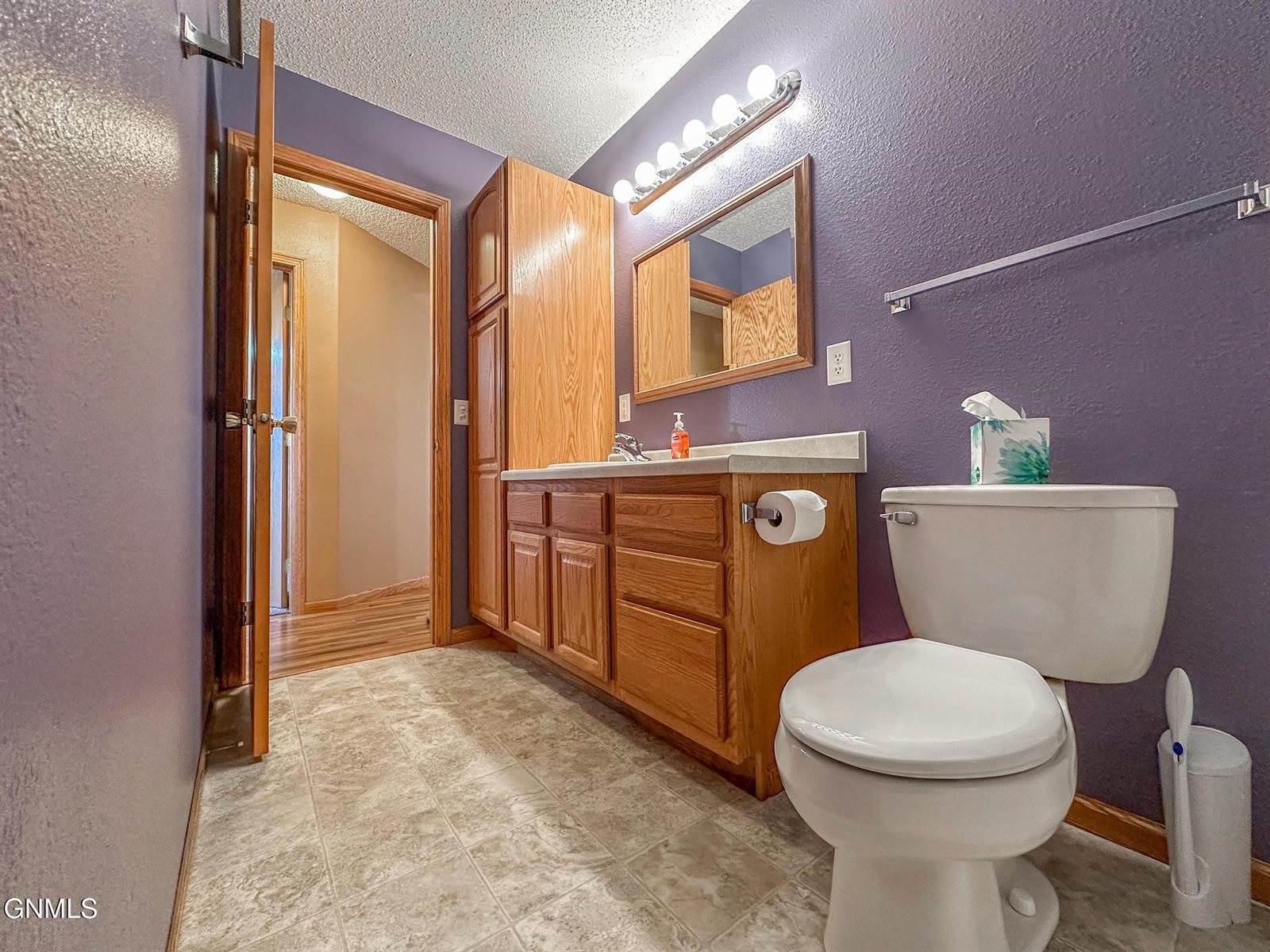 7119 Rock Creek Road, Bismarck, ND 58503