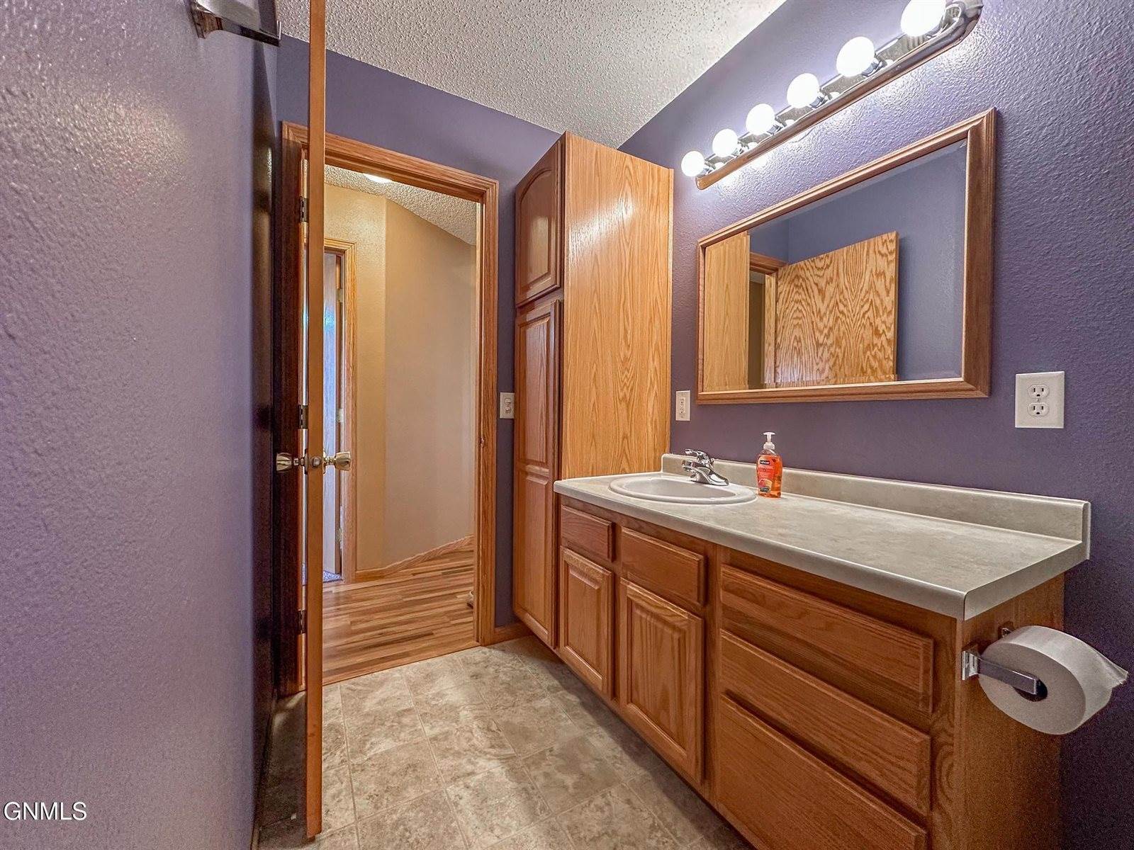 7119 Rock Creek Road, Bismarck, ND 58503