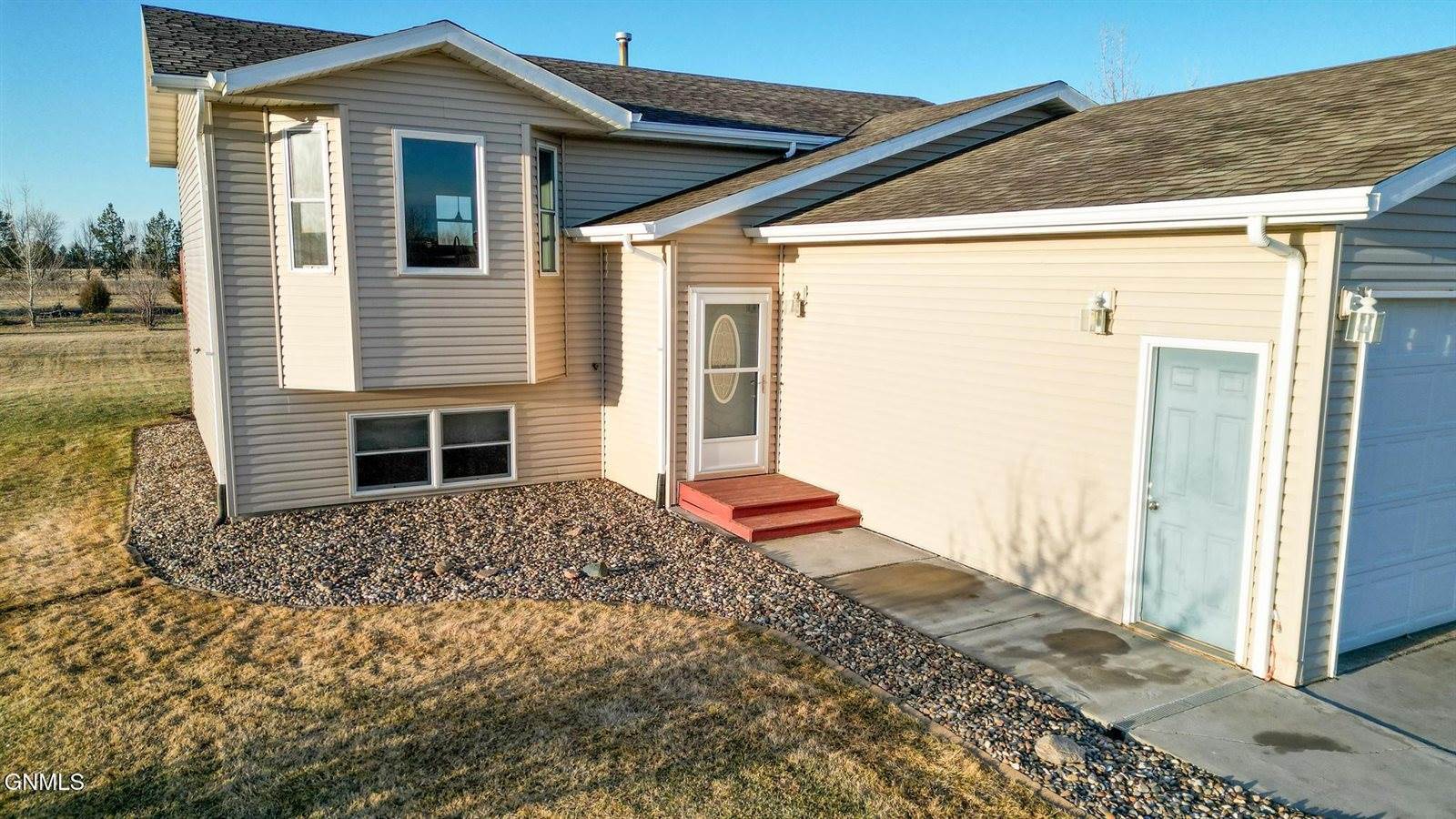 7119 Rock Creek Road, Bismarck, ND 58503