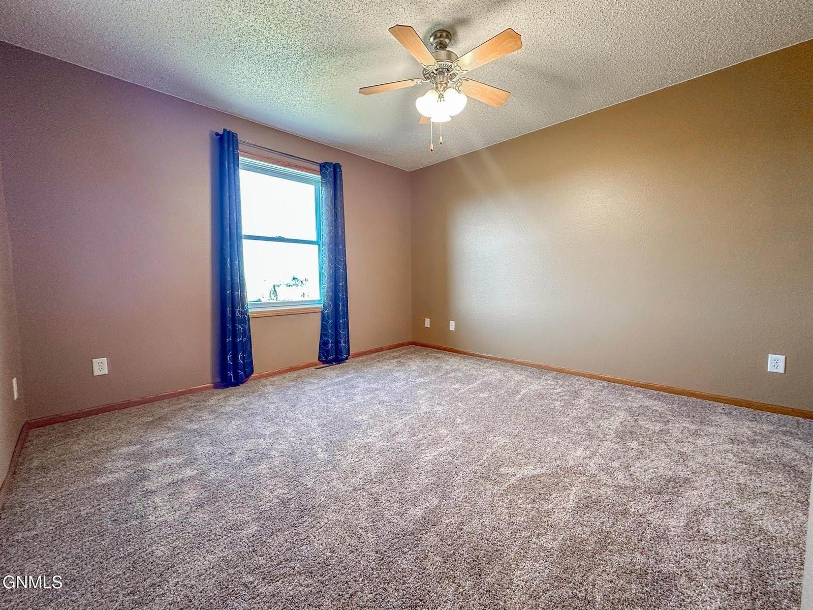 7119 Rock Creek Road, Bismarck, ND 58503