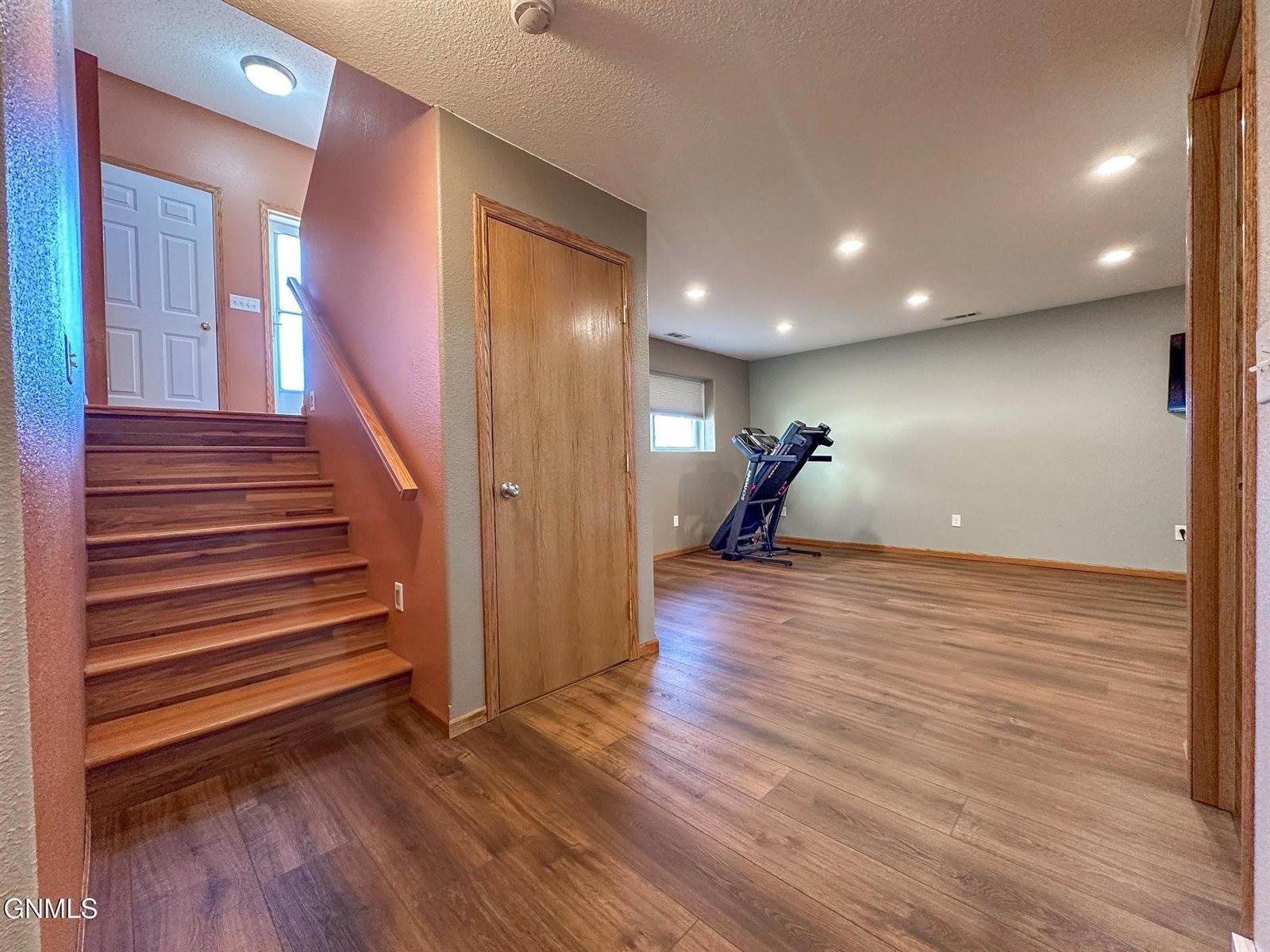 7119 Rock Creek Road, Bismarck, ND 58503