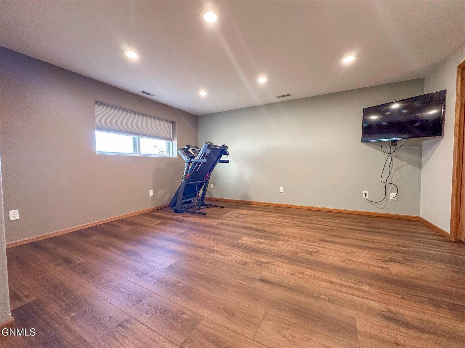 7119 Rock Creek Road, Bismarck, ND 58503