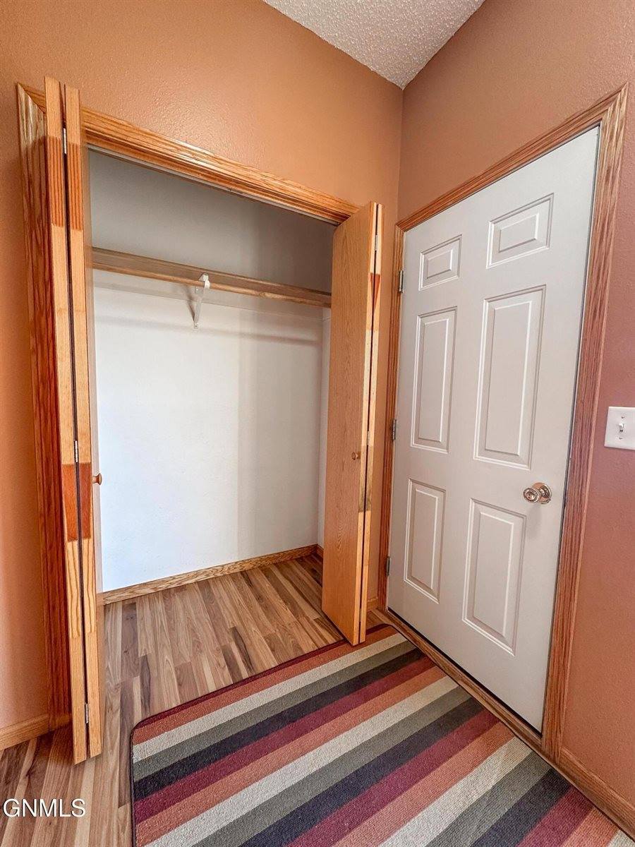 7119 Rock Creek Road, Bismarck, ND 58503