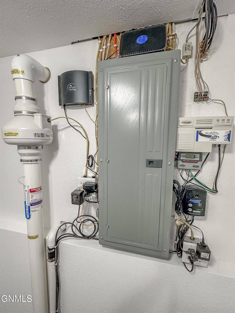 7119 Rock Creek Road, Bismarck, ND 58503