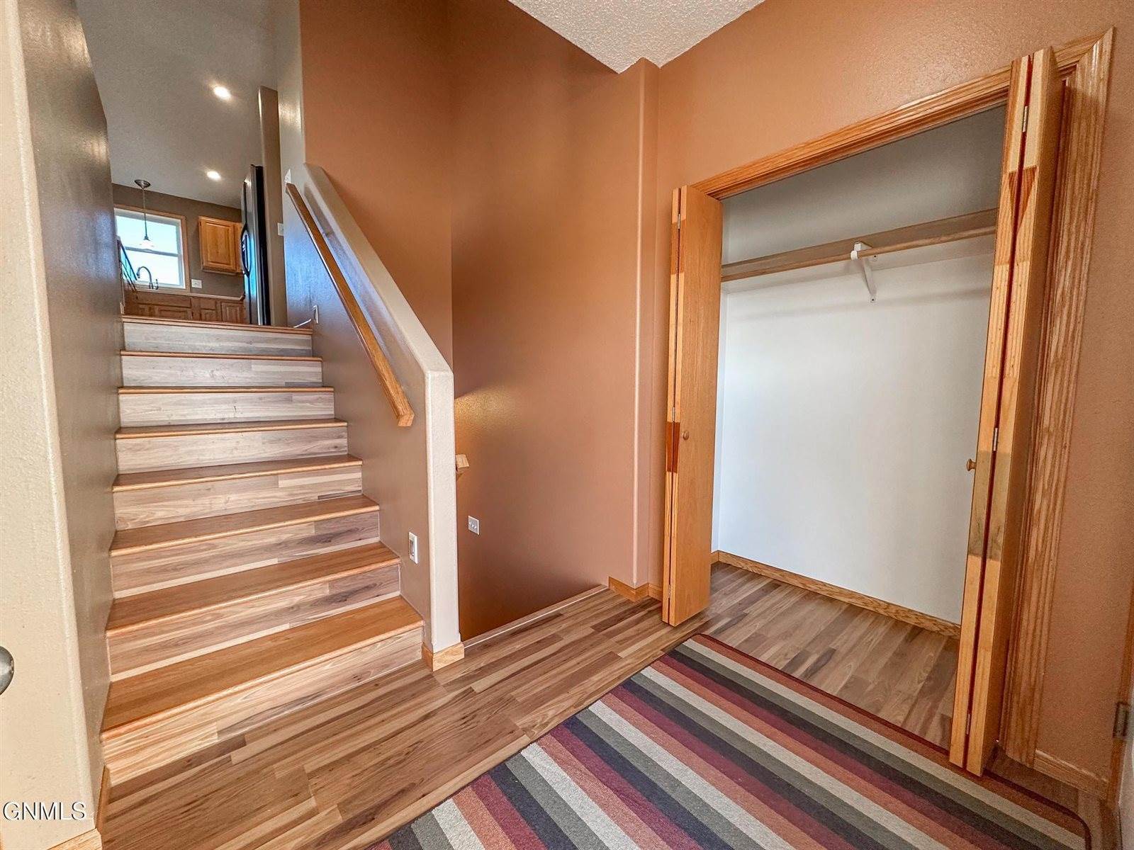 7119 Rock Creek Road, Bismarck, ND 58503