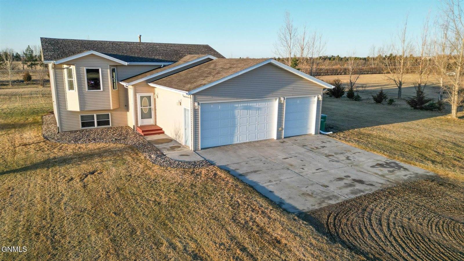 7119 Rock Creek Road, Bismarck, ND 58503