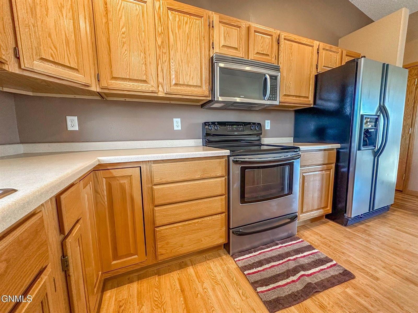 7119 Rock Creek Road, Bismarck, ND 58503