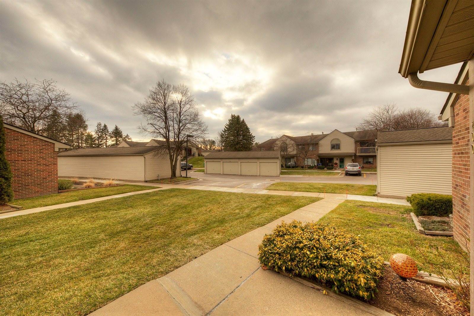 400 Spring Brooke Drive, BrightonCity_Livingston, MI 48116