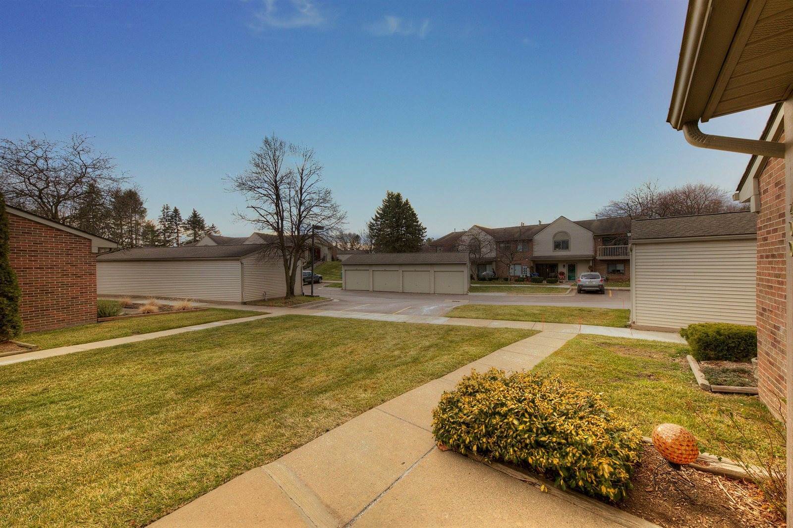 400 Spring Brooke Drive, BrightonCity_Livingston, MI 48116