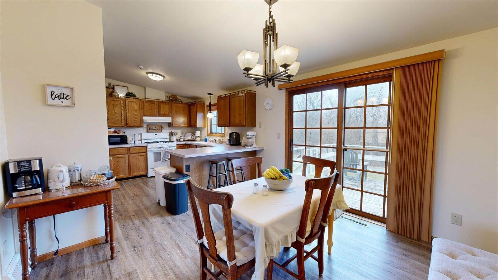 E7911 Green Acres Rd, Viroqua, WI 54665