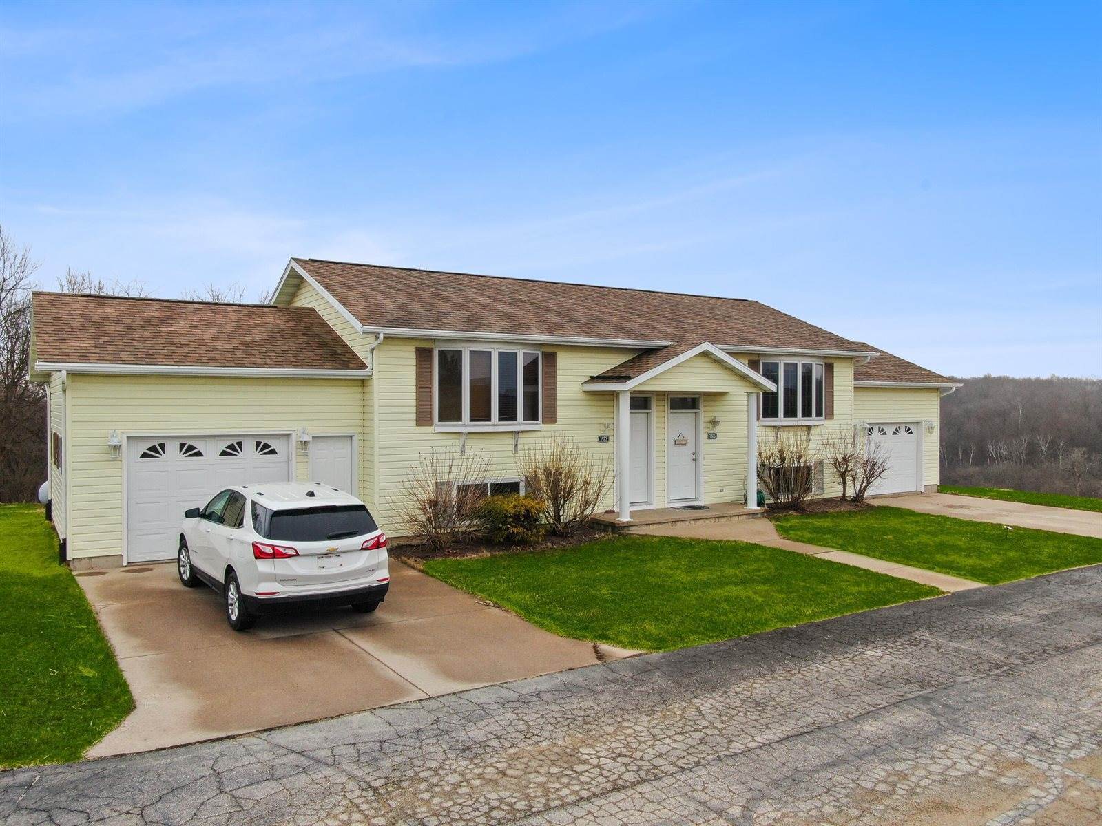 E7911 Green Acres Rd, Viroqua, WI 54665