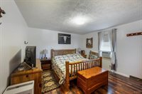 Listing Photo 9
