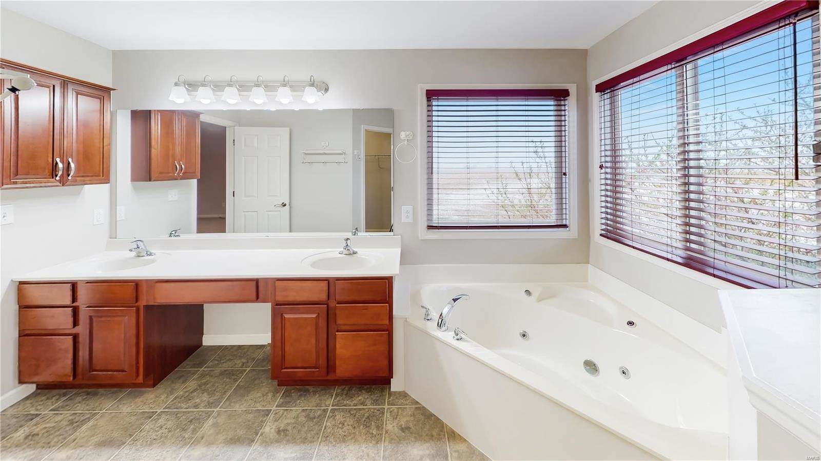 1100 Beechcraft Boulevard, Mascoutah, IL 62258