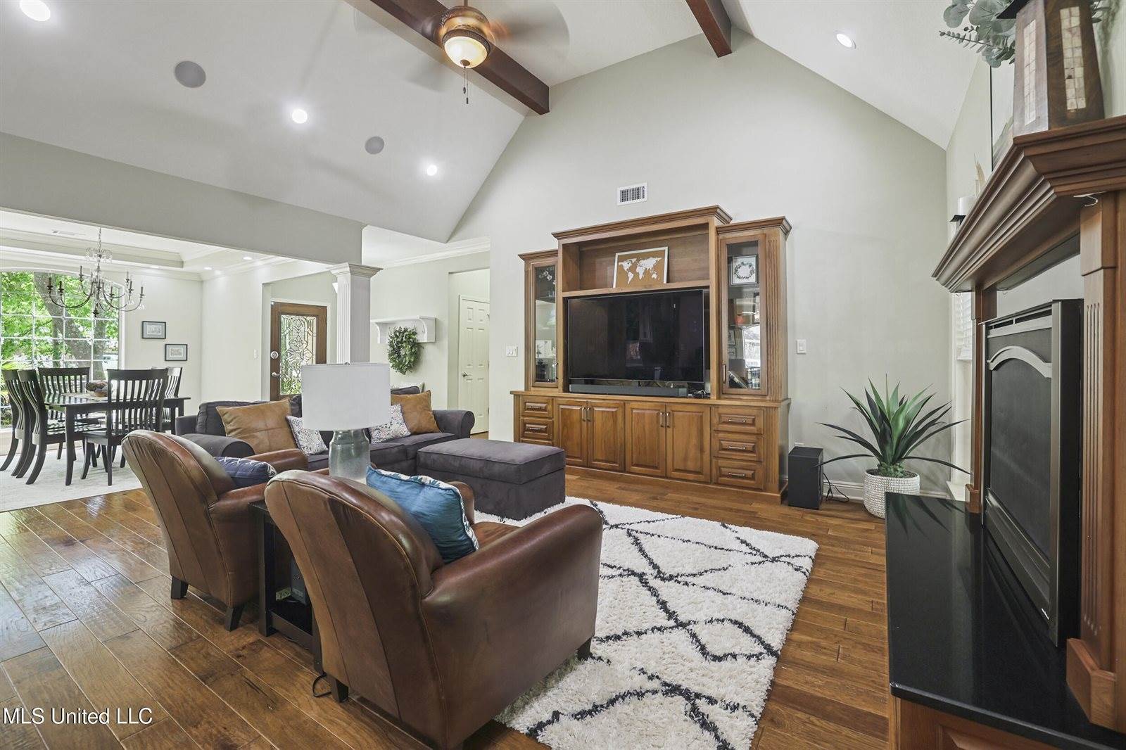 3823 Versailles Court, Ocean Springs, MS 39564