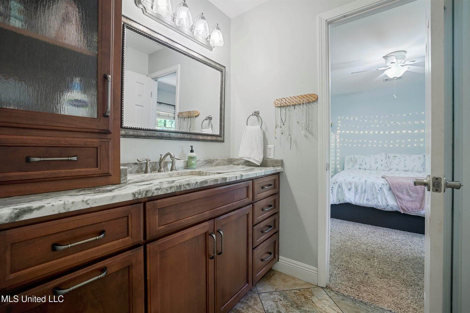 3823 Versailles Court, Ocean Springs, MS 39564
