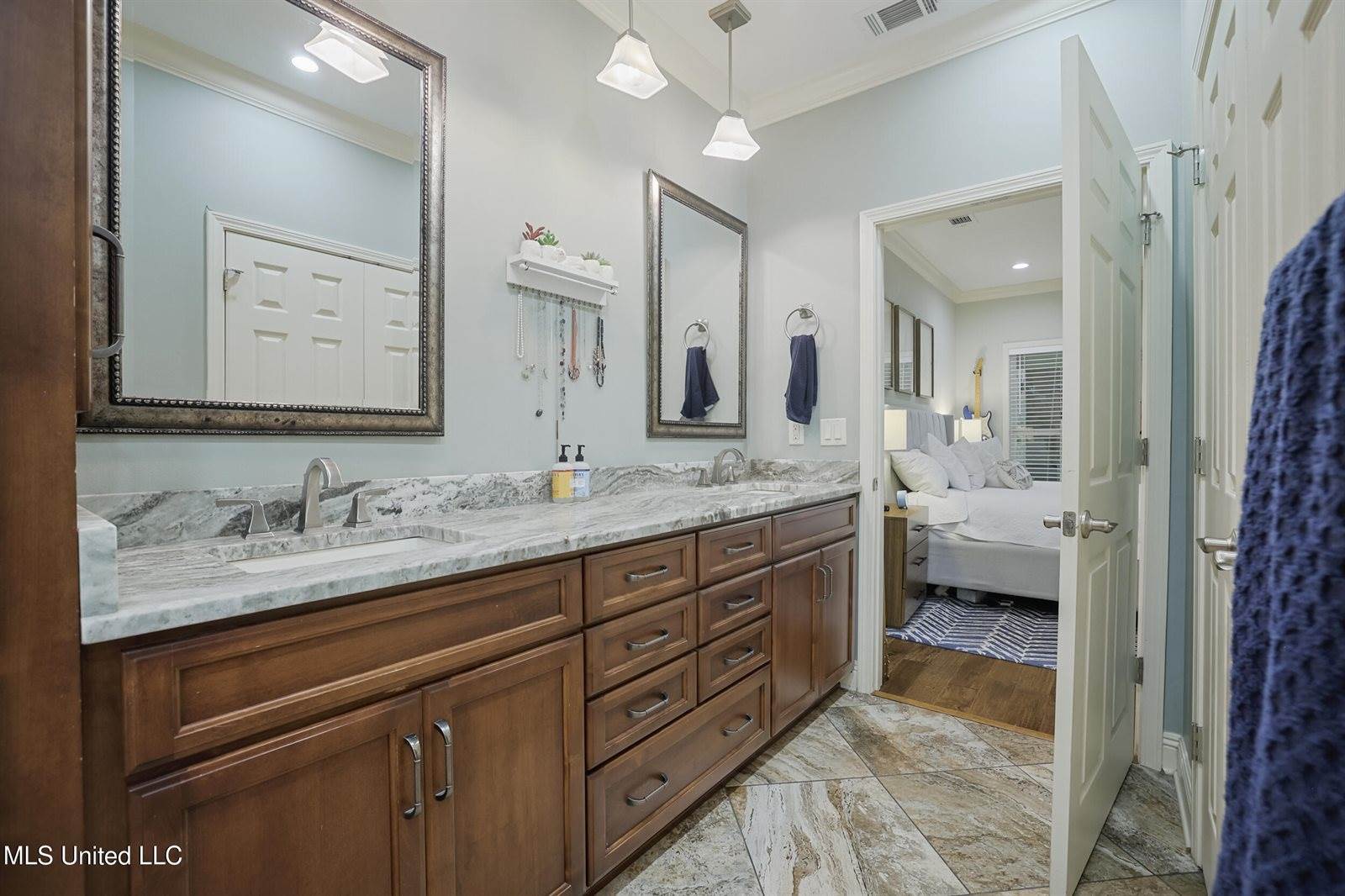 3823 Versailles Court, Ocean Springs, MS 39564