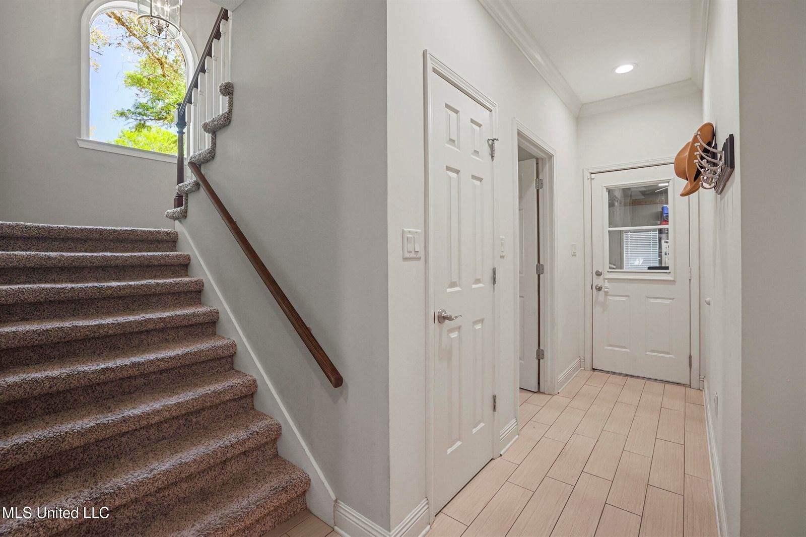 3823 Versailles Court, Ocean Springs, MS 39564