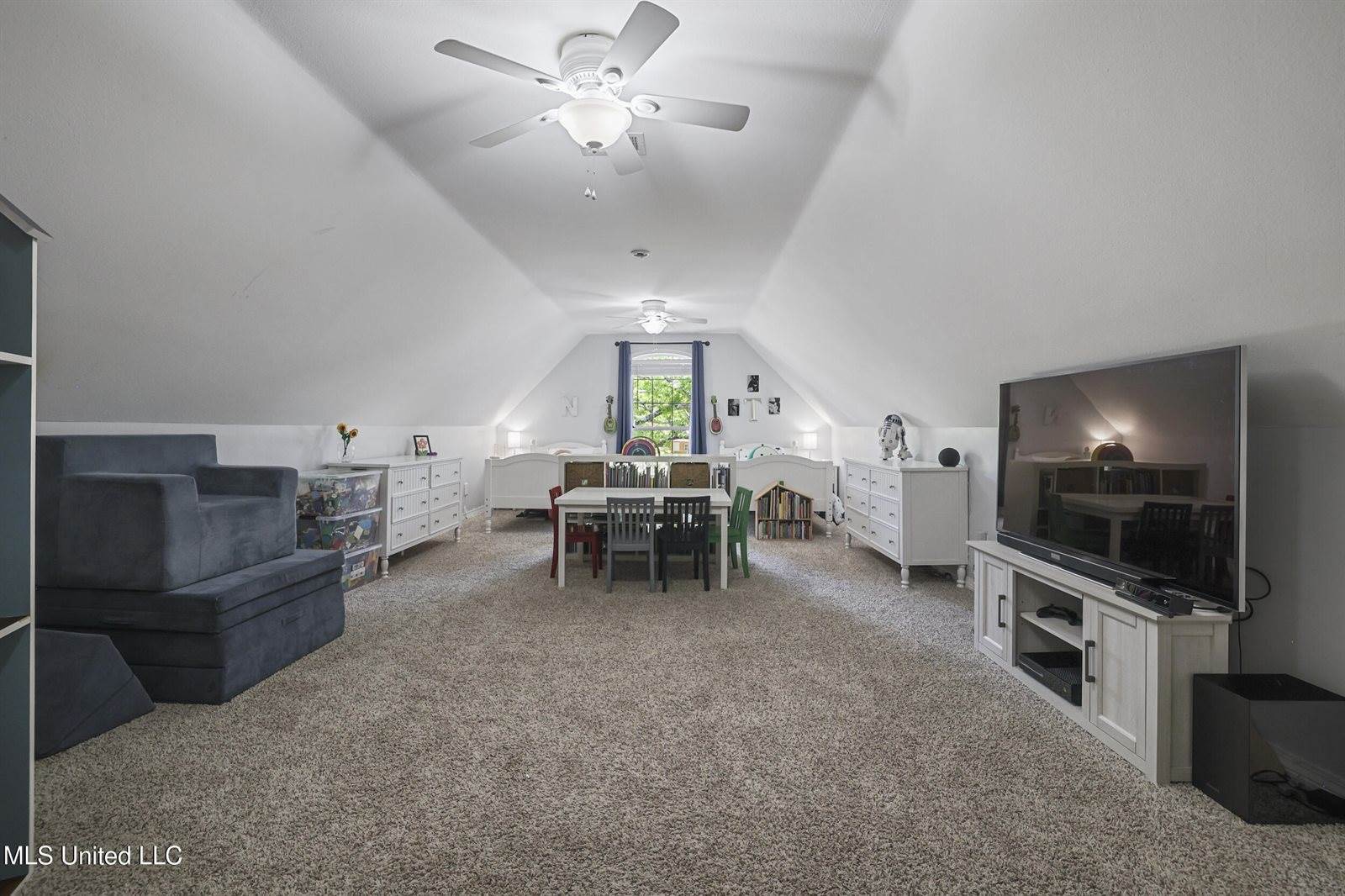3823 Versailles Court, Ocean Springs, MS 39564