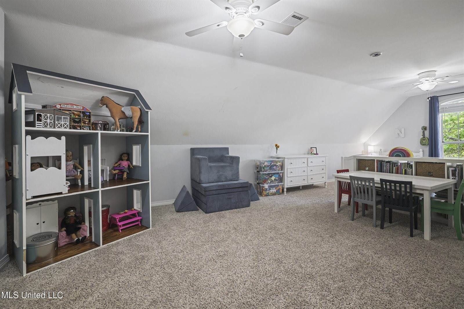 3823 Versailles Court, Ocean Springs, MS 39564