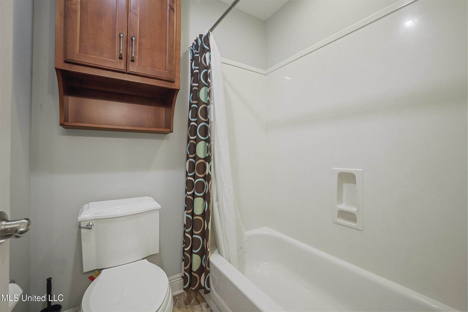 3823 Versailles Court, Ocean Springs, MS 39564