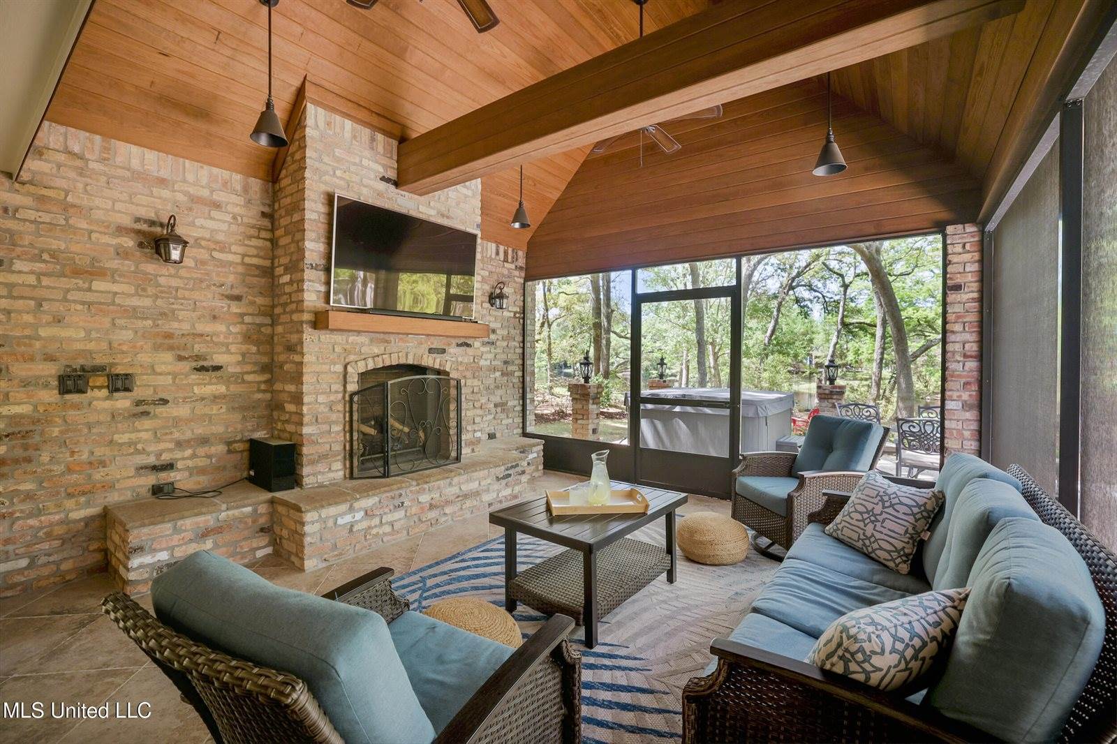 3823 Versailles Court, Ocean Springs, MS 39564
