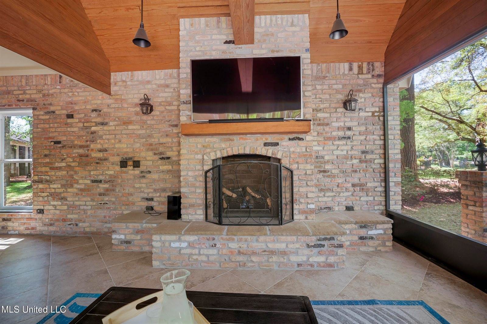 3823 Versailles Court, Ocean Springs, MS 39564