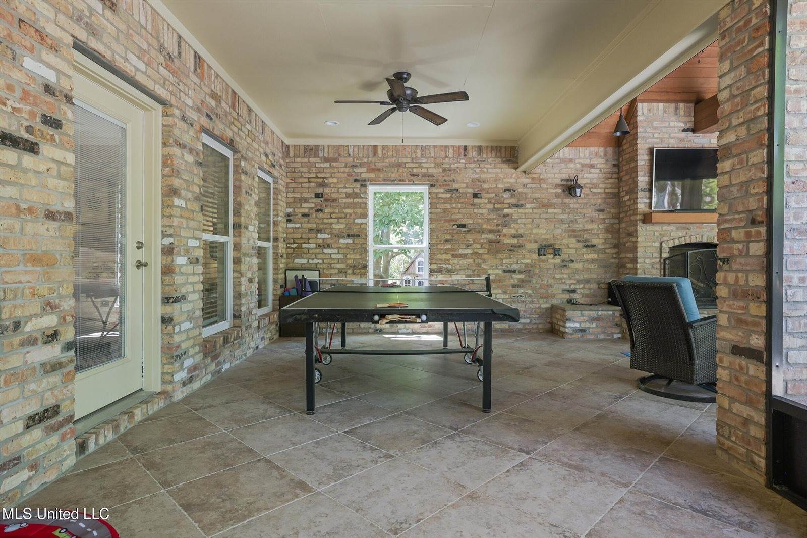 3823 Versailles Court, Ocean Springs, MS 39564