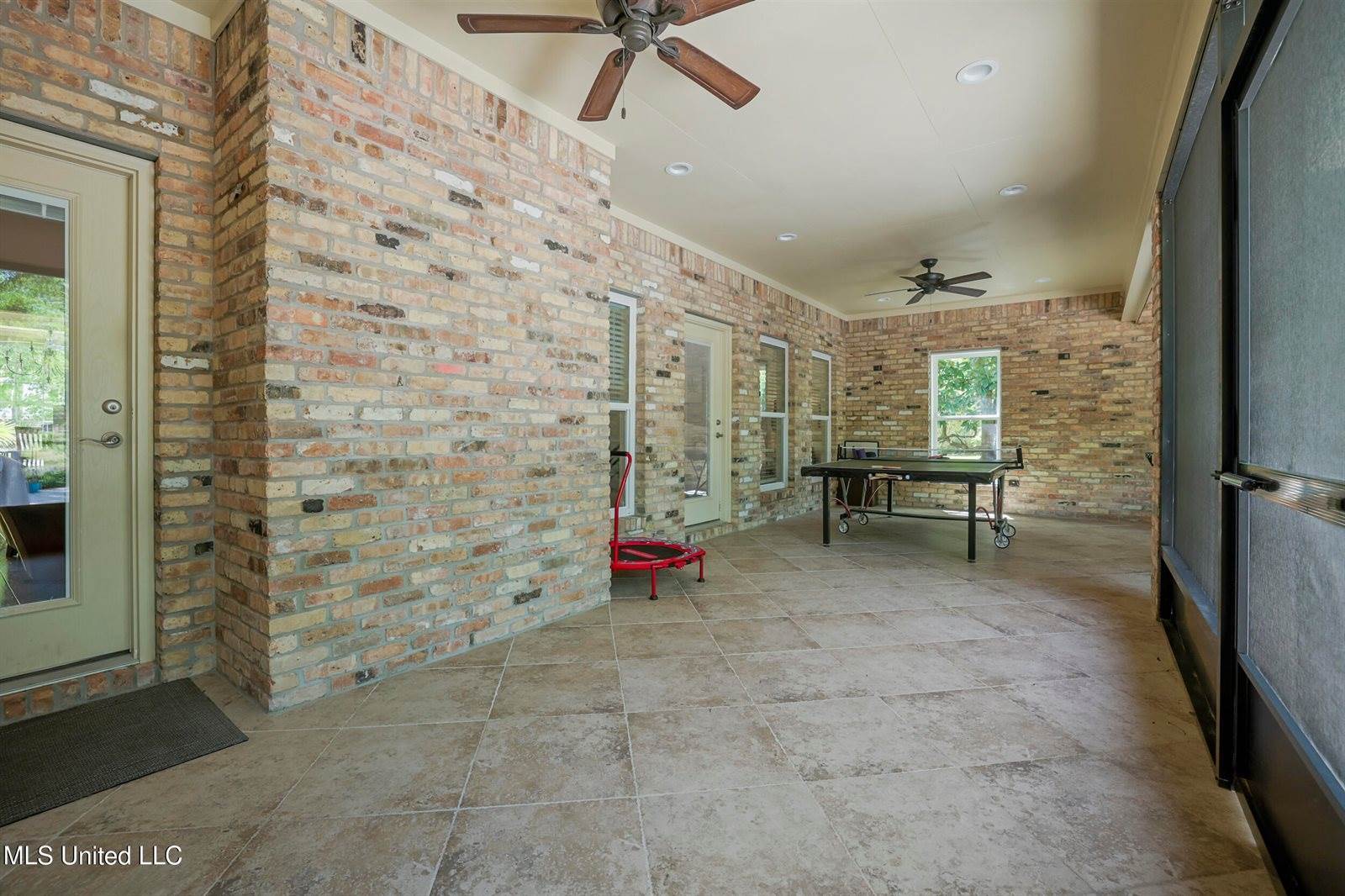 3823 Versailles Court, Ocean Springs, MS 39564